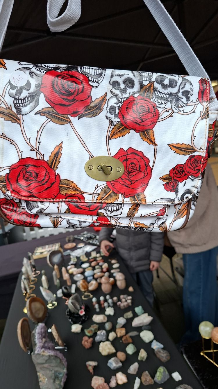 Immagine del prodotto Rose White Shoulder Bag With Red Rose And Skull Print