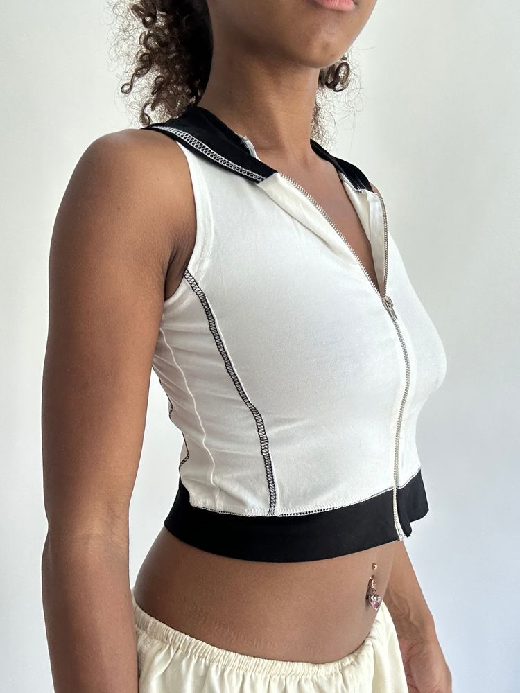 💻‼️ | extra small black and white cropped sleeveless hooded top 6