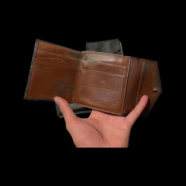Square Louis Vuitton Monogram Envelope Wallet 4