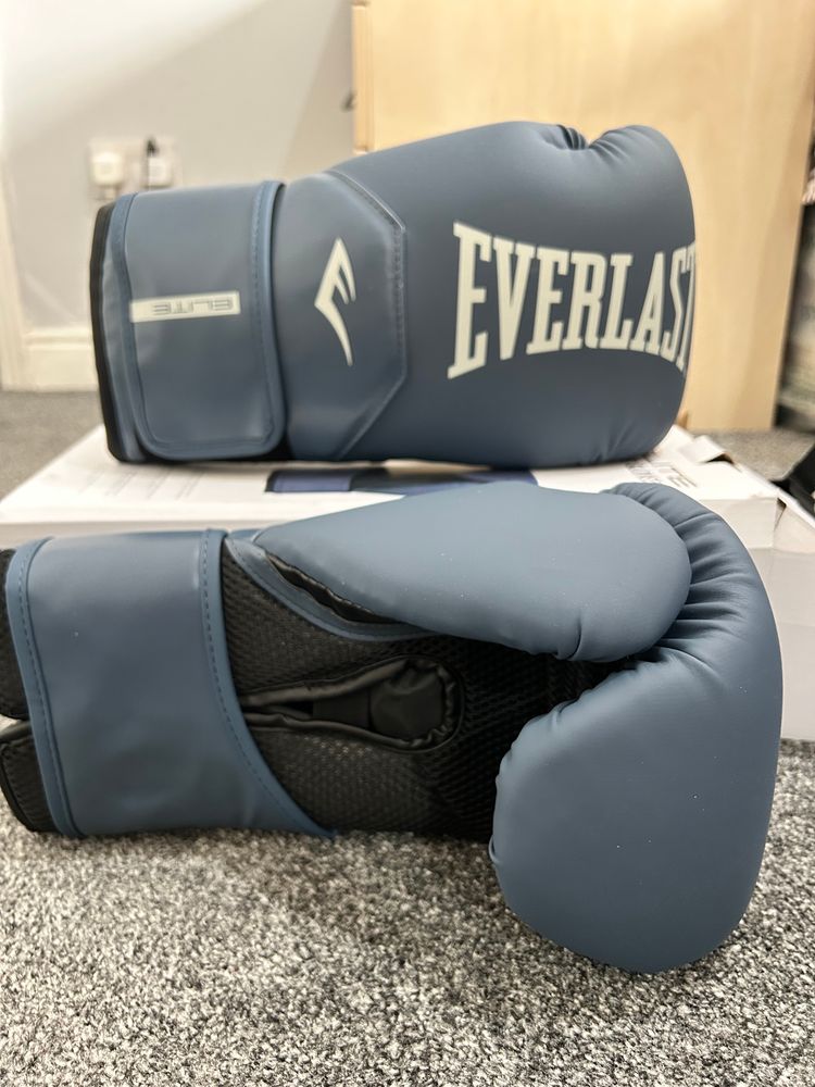 Everlast Elite Boxing Gloves image 3