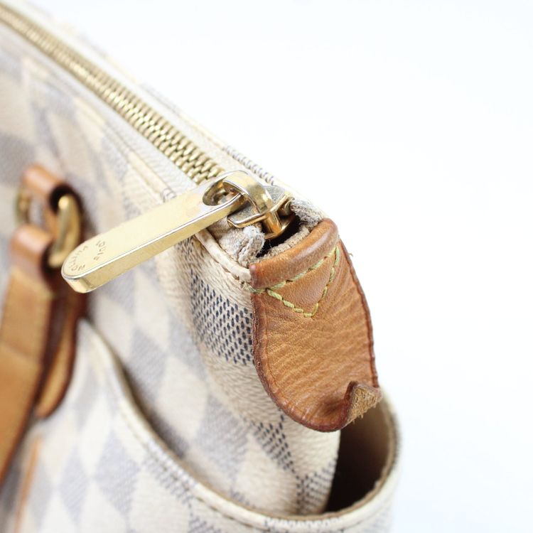 Louis Vuitton Totally PM image 9