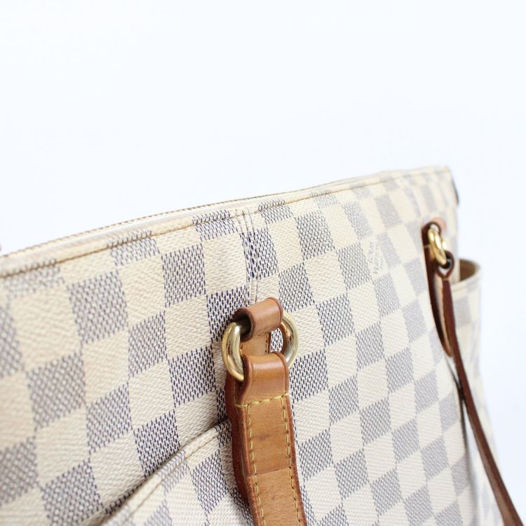 Louis Vuitton Totally PM image 18