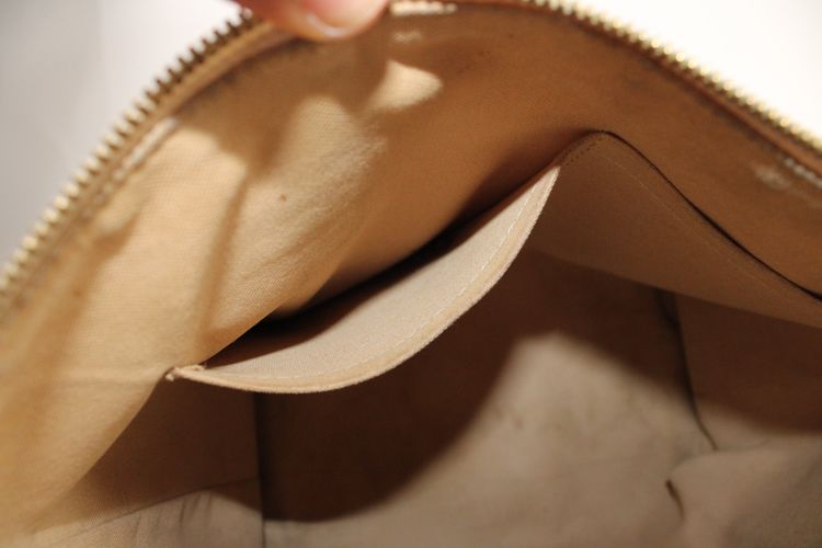 Louis Vuitton Totally PM image 12