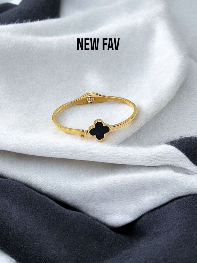 Black Clover gold bracelet with black clover charm product image