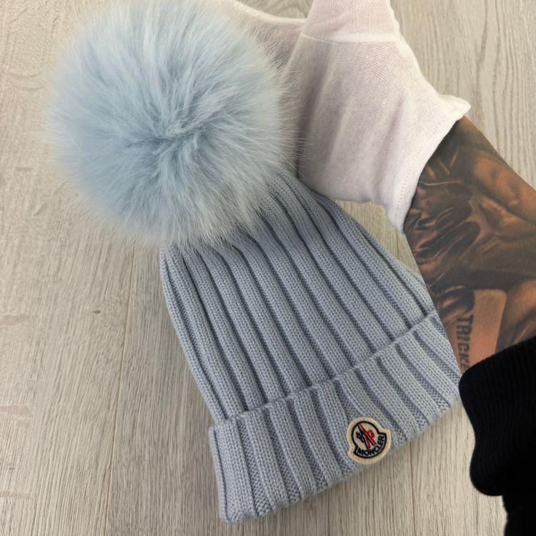 Immagine di Moncler Women’s Blue Wool Beanie 8