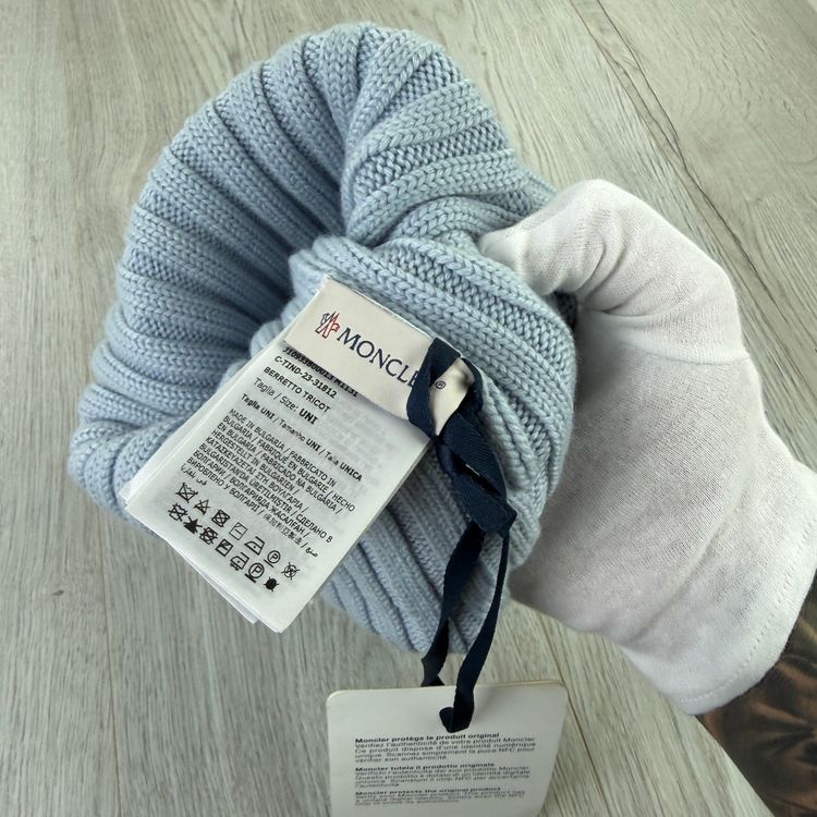 Immagine di Moncler Women’s Blue Wool Beanie 6