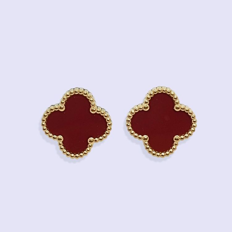 Other red clover-shaped stud earrings product image