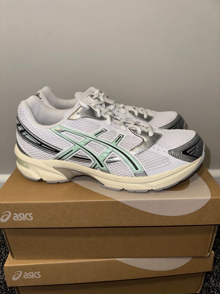 ASICS Asics White And Silver Running Shoes product image