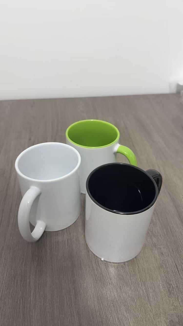 Immagine di Set Of Three Ceramic Mugs 2