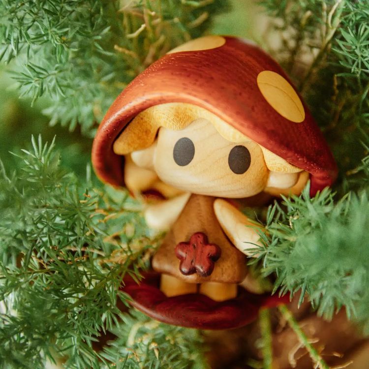 Wooden Mushroom Figurine imagen 2