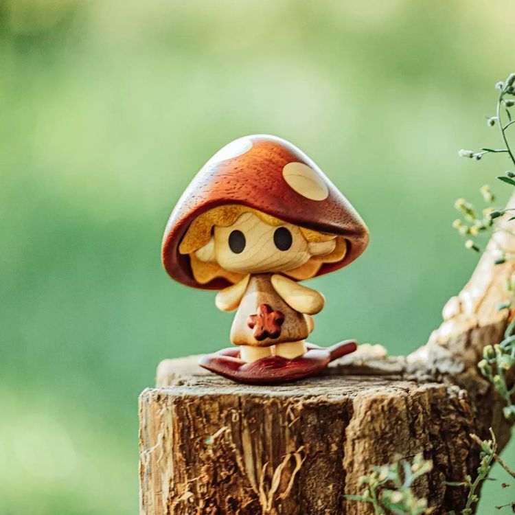 Wooden Mushroom Figurine imagen 5
