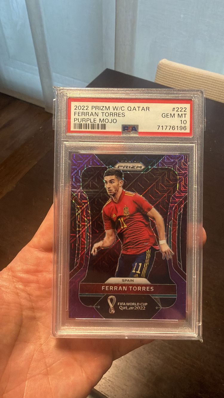 MOJO 2022 Prizm W/C Qatar Ferran Torres Purple Mojo Trading Card product image
