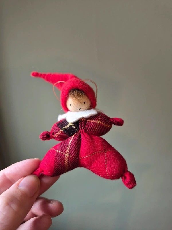Immagine di Set Of Five Small Fabric Dolls 6