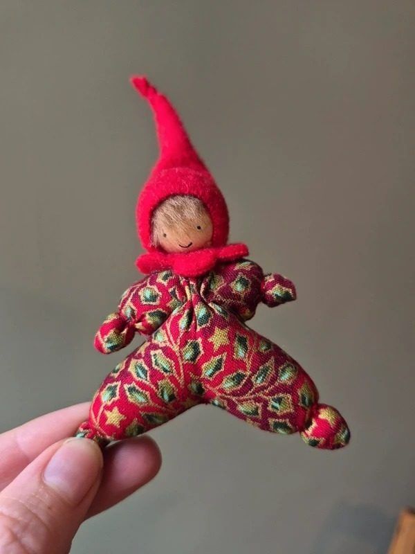 Immagine di Set Of Five Small Fabric Dolls 2