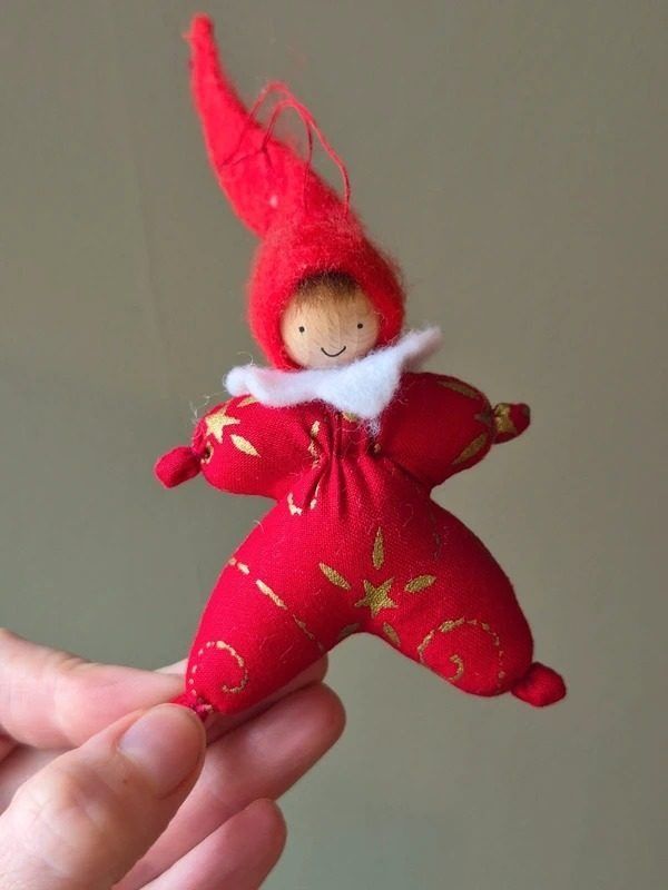 Immagine di Set Of Five Small Fabric Dolls 4
