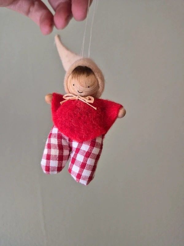 Immagine di Set Of Five Small Fabric Dolls 3