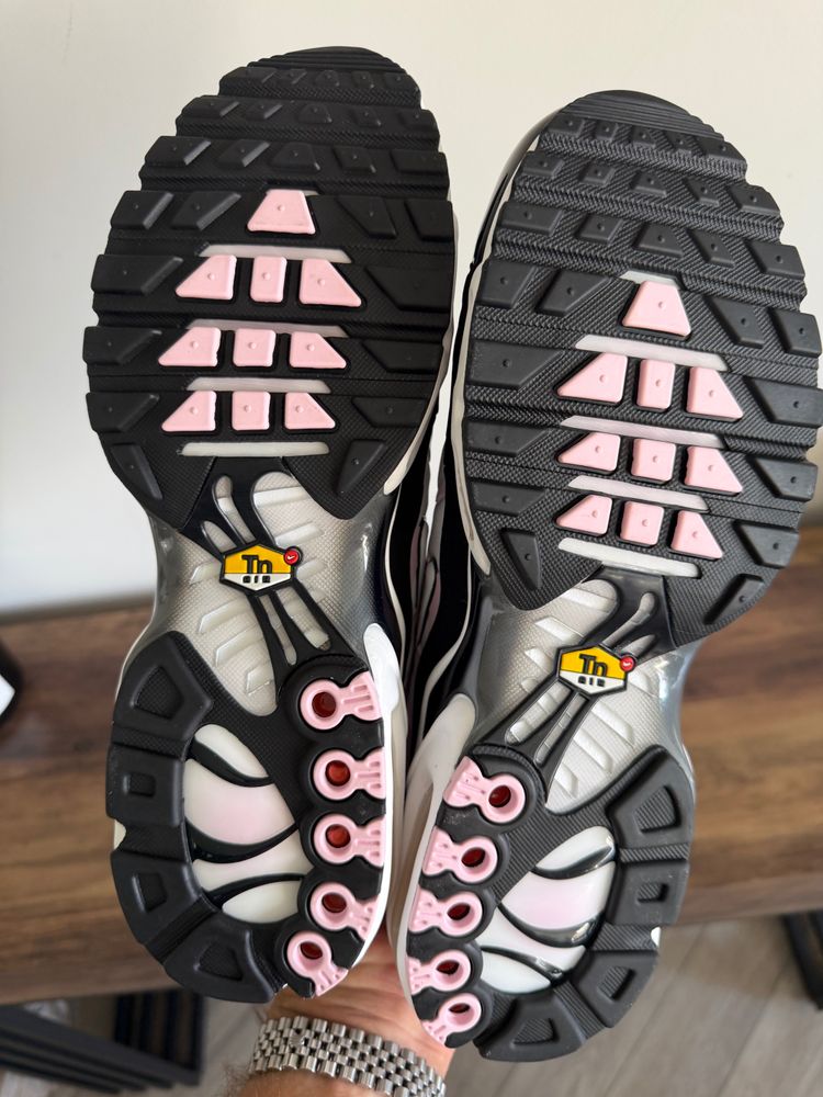 Nike Air Max Plus Sneakers 6