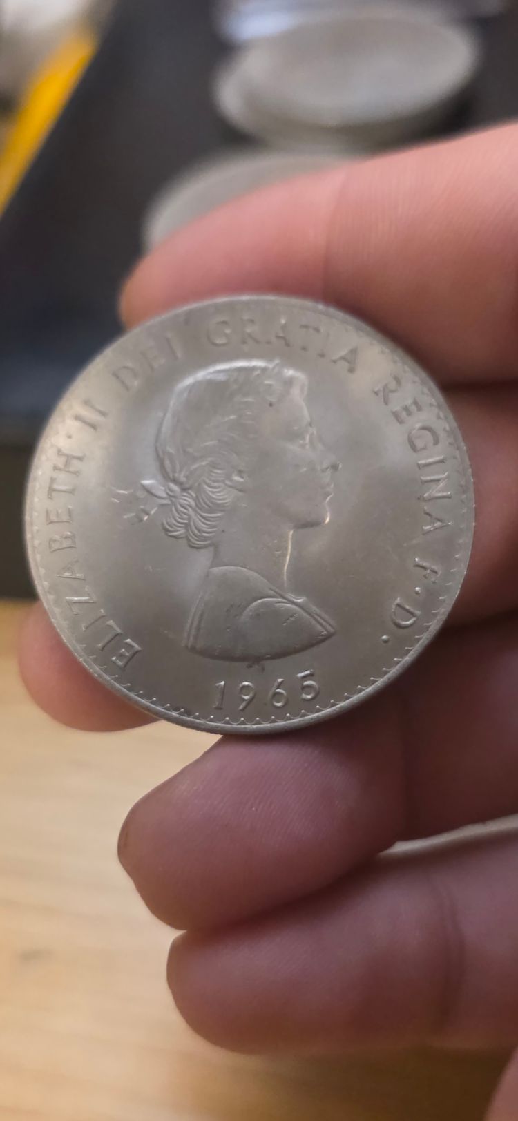 £3). Commemorative Coin Featuring Churchill And Queen Elizabeth Ii image 9