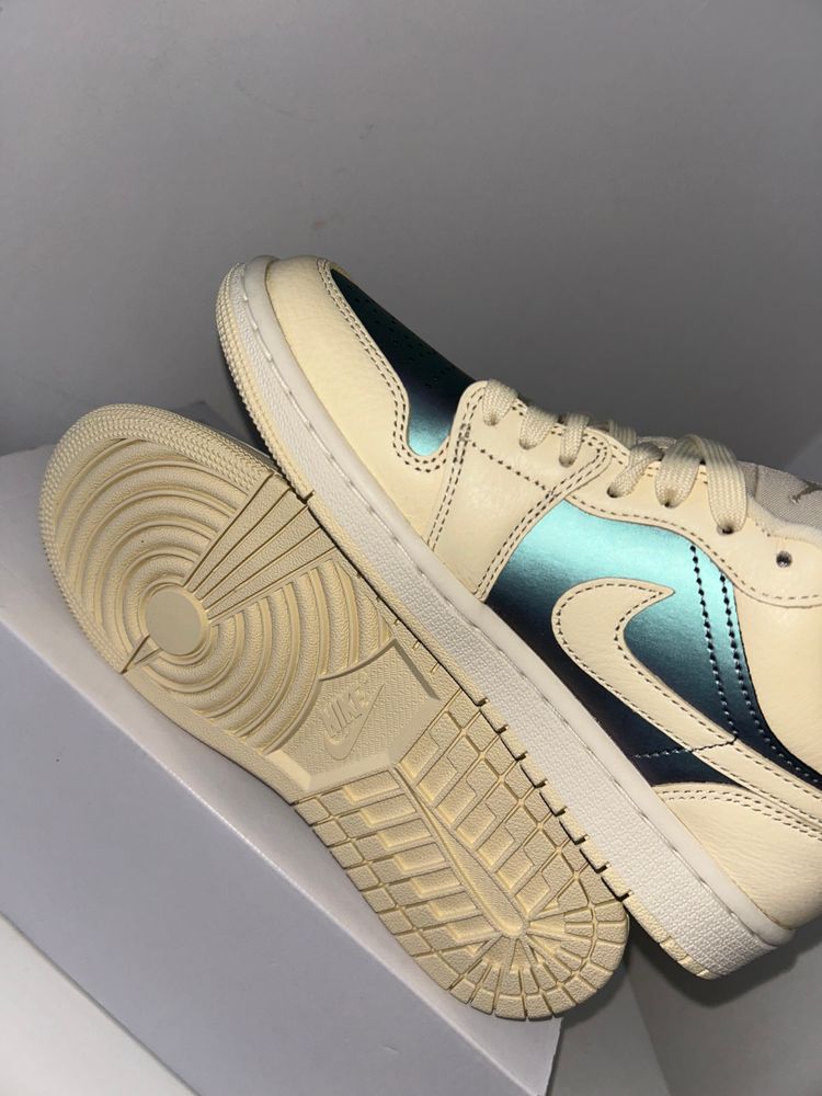 Air Jordan 1 Low Royal Tint special edition UK3.5 image 1