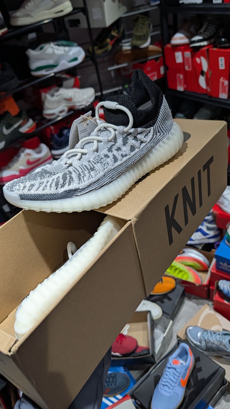 Adidas Yeezy Sock Knit Sneakers - V350 V2 - UK 9 - brand new and boxed 