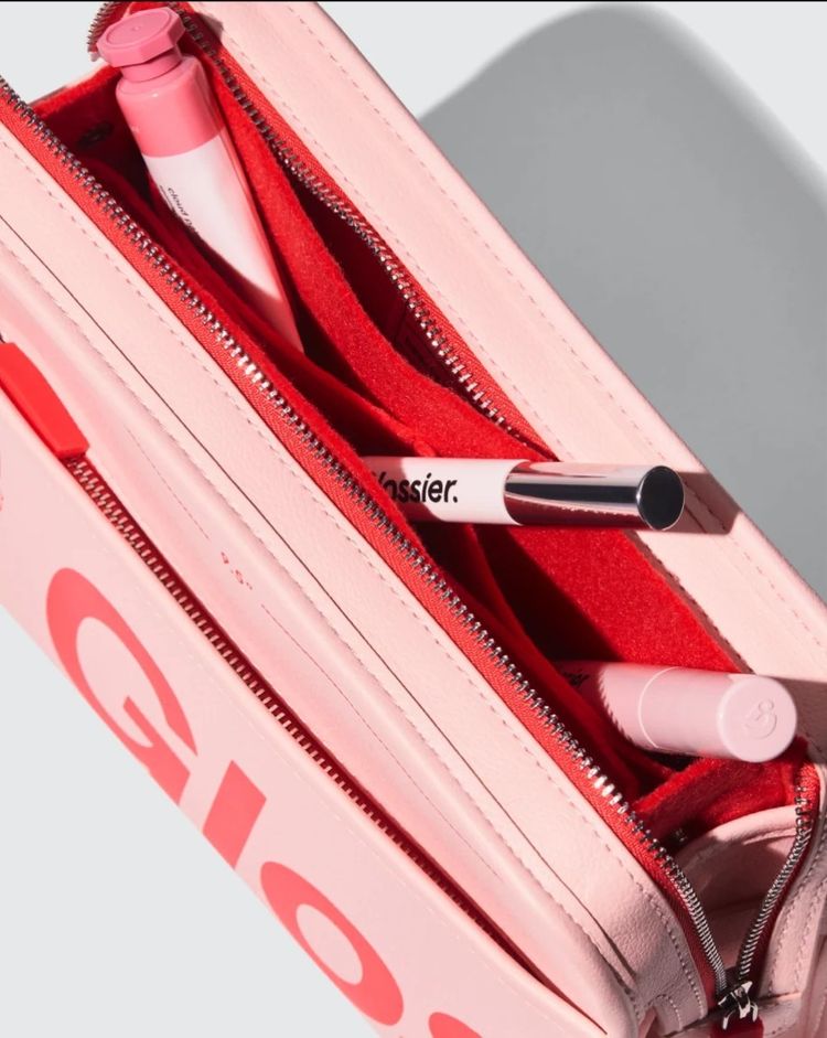 Glossier Pink Cosmetic Bag imagen 4