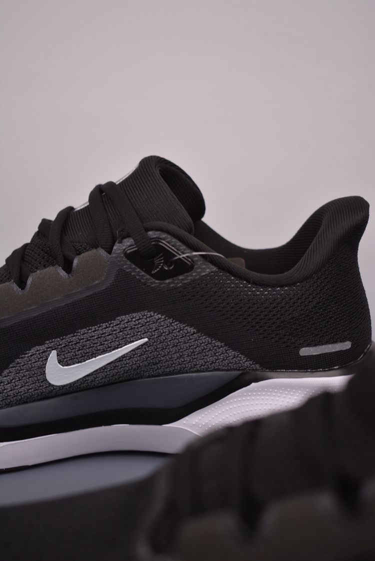 Nike Black Running Shoes 4