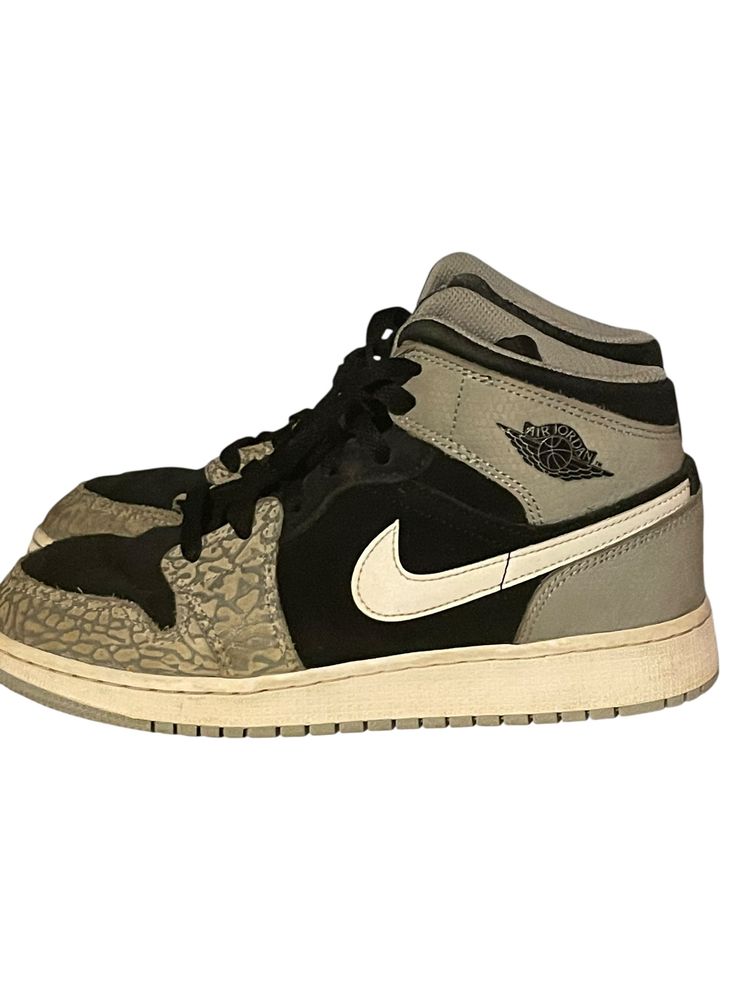 Nike Air Jordan 1 Mid Sneakers