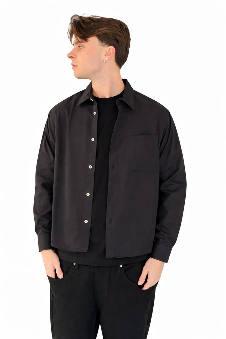 camicia nera minimal