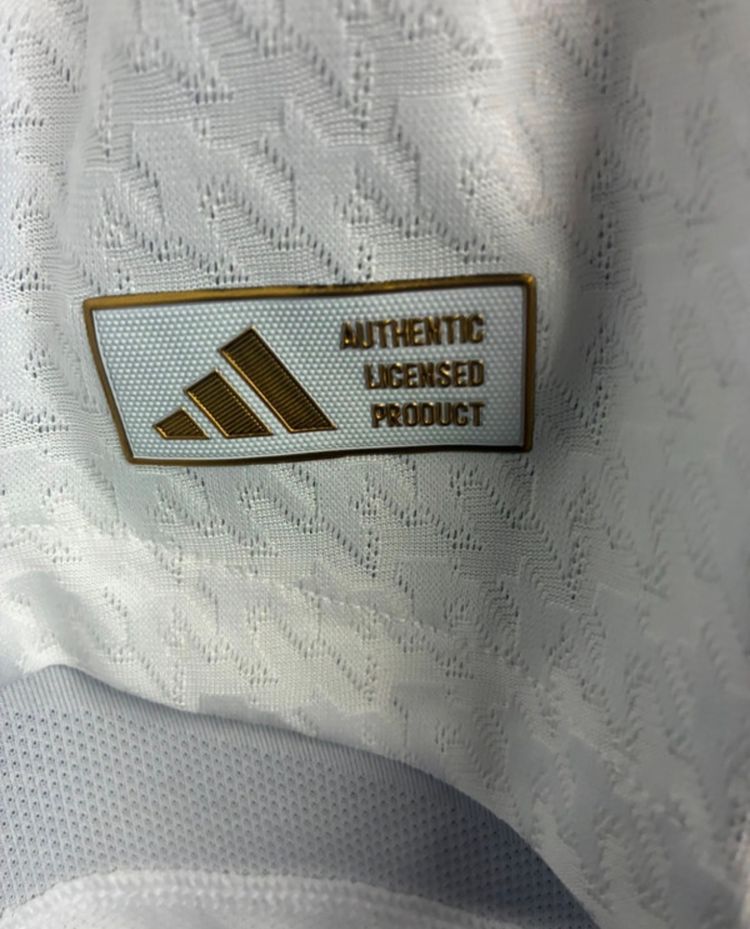 Immagine di Real Madrid 2024/25 Home Pro Shirt - Valverde 8  4