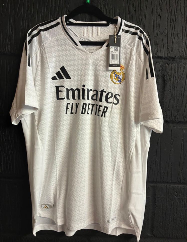 Immagine di Real Madrid 2024/25 Home Pro Shirt - Valverde 8  2