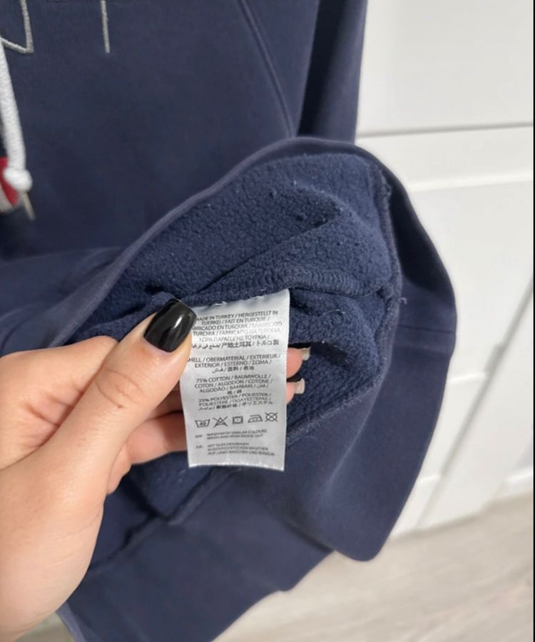 Gant Navy Hoodie 4