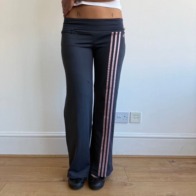 Immagine di Navy + pink Adidas yoga pants - Size S 4