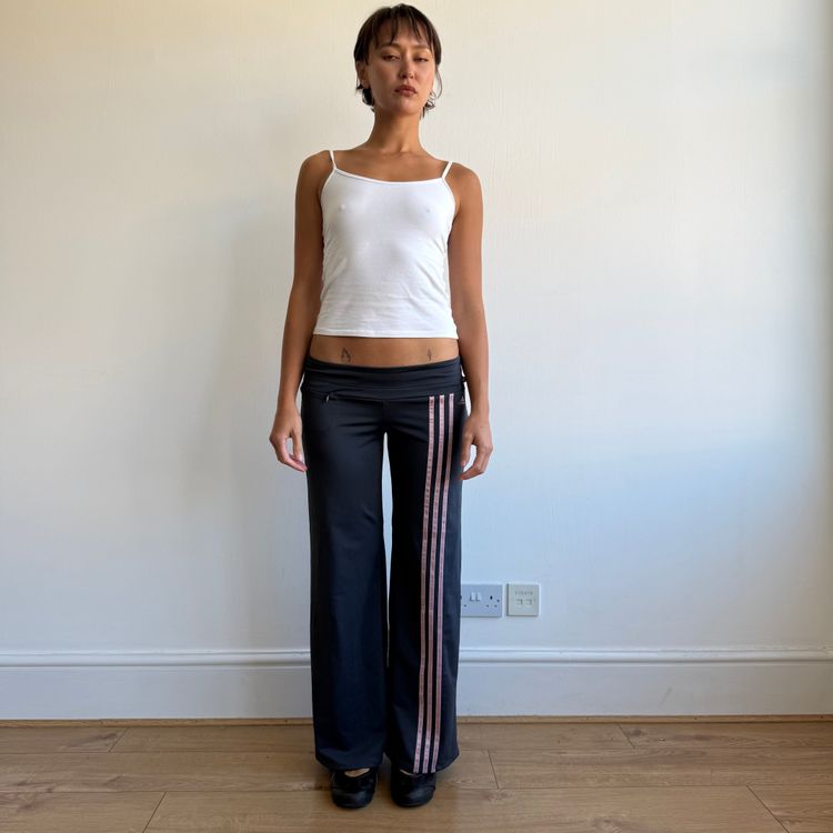 Immagine di Navy + pink Adidas yoga pants - Size S 8