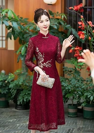 Immagine di Red Lace Midi Dress With Floral Embroidery 4
