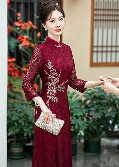 Immagine di Red Lace Midi Dress With Floral Embroidery 3