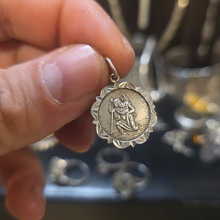 Religious Pendant - Necklaces imagen 1