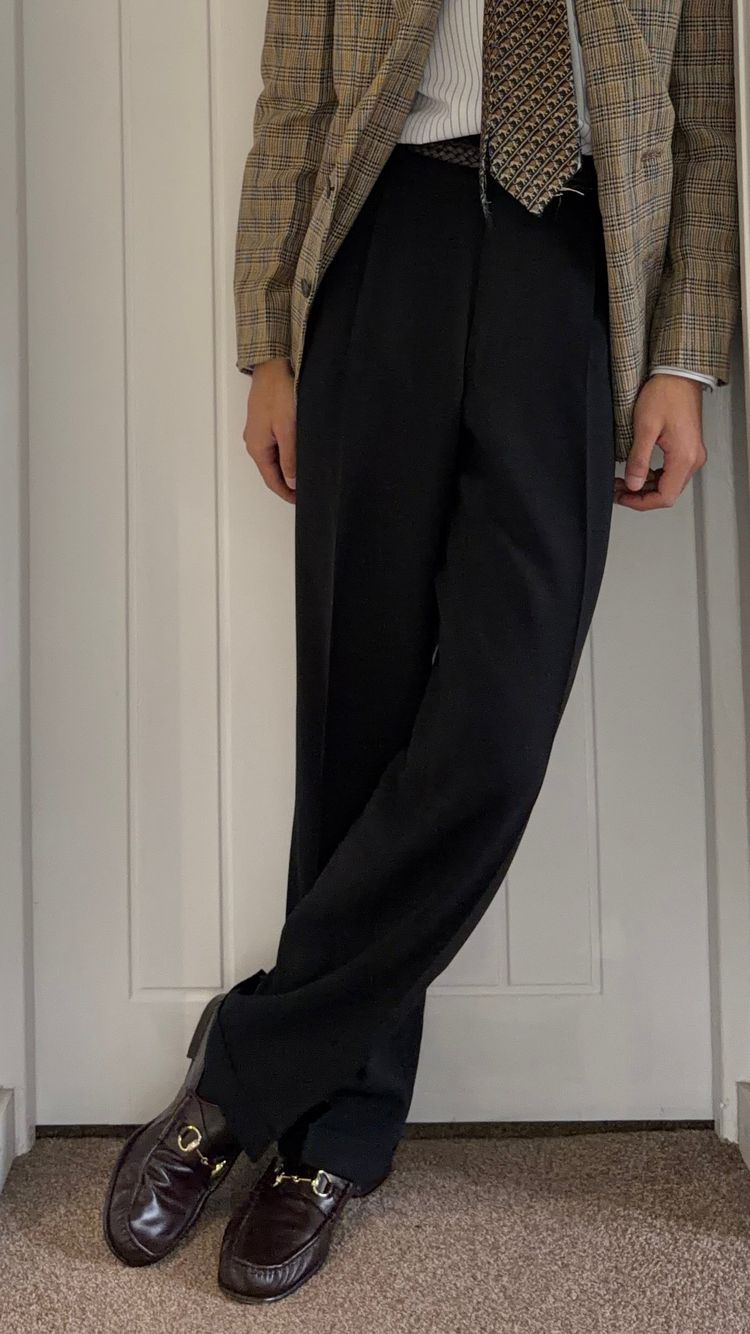Giorgio Armani 1980s Pleated Draped Wool Pants Black - Size 35 Waist obraz 1