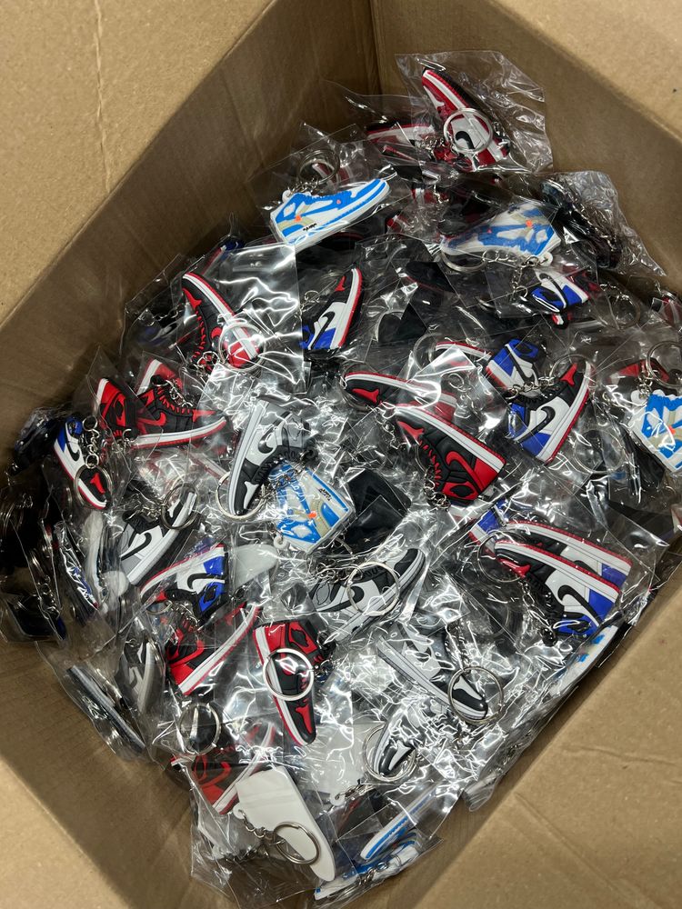 1x Random Jordan 1 Sneaker Keychain