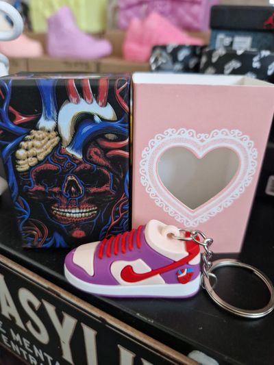 New Stranger love Sneaker Keychain