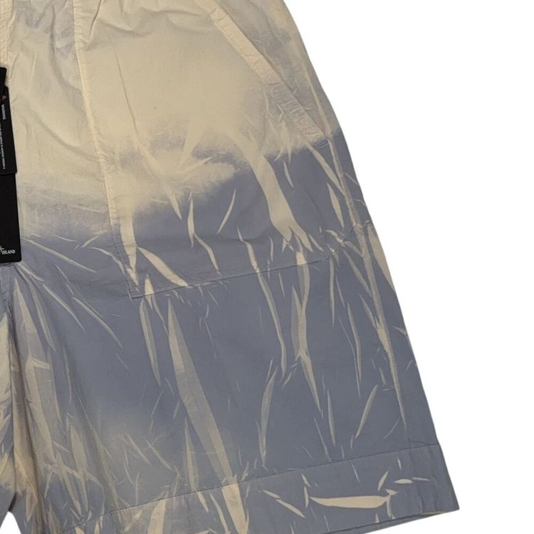 Immagine di Stone Island Abstract Print Blue Shorts 7