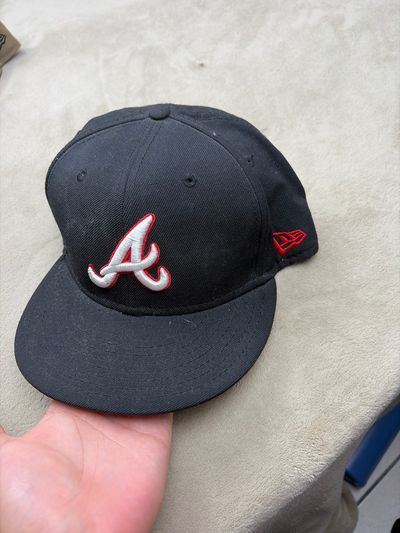 Black Baseball Cap With Red And White Logo new era