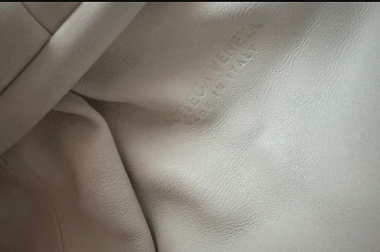 Bottega Veneta White Leather Handbag 2