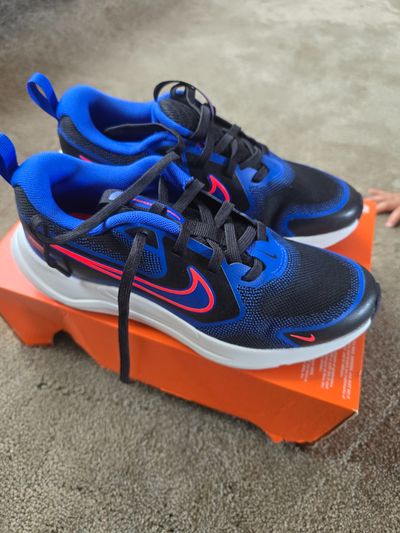 Nike Cosmic Runner (GS) kids shoes