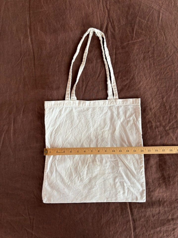 White Tote Bag With The British Museum Text imagen 3