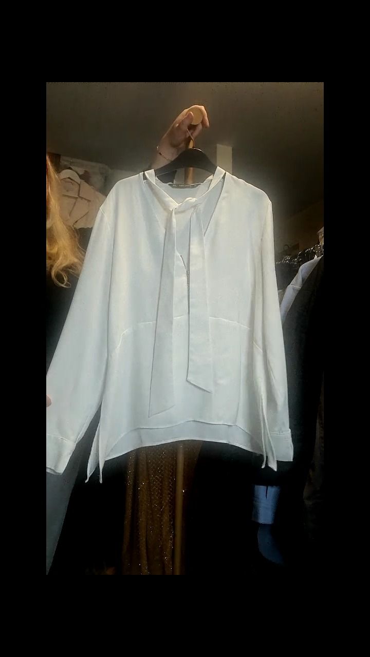Zara Basic - Size medium - preloved- white - long sleeves - zip on front
