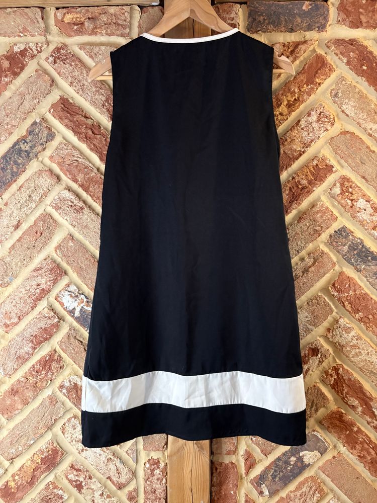 Atmosphere Sleeveless Black Dress With White Bow imagen 5