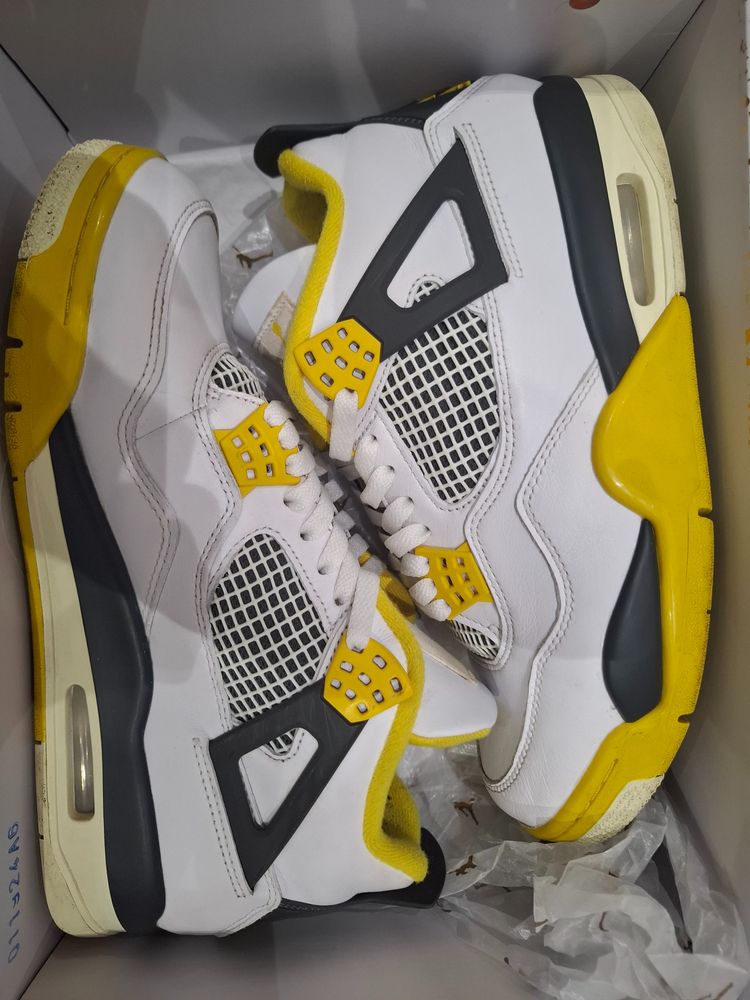 Nike Jordan Jordan 4 vivid sulfer uk 8.5  (worn og all) product image