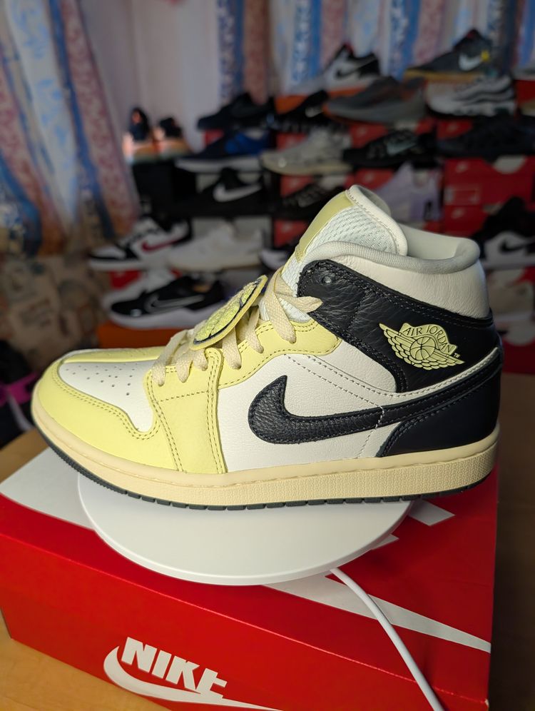 WMNS Nike Air Jordan 1 Mid  SE- UK 5.5