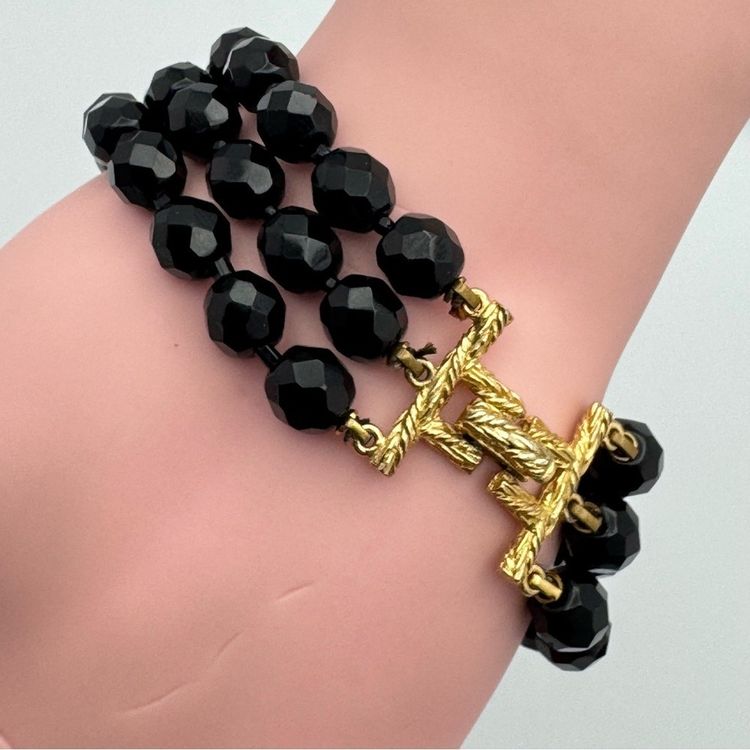 Black Beaded Bracelet With Gold Clasp obraz 2