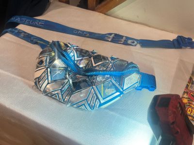 Convert OFF to GRR "R.I.P OFF white 2023" blue geometric pattern shoulder bag